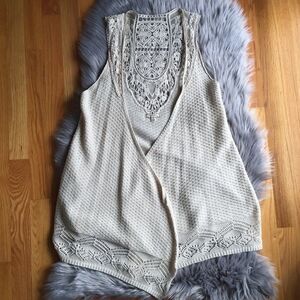 Women’s cream light sweater vest Size Medium